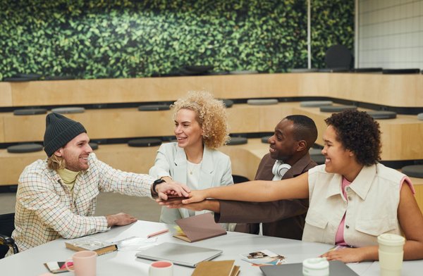 Maximize Impact: Harnessing Facebook Live for Distinctive Product Launches in UK Artisan Jewelry Brands